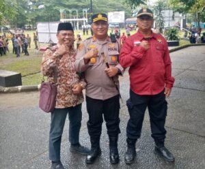 Ketua DPD LDII Kab. Bangka, Edy Lasmono foto bersama Kapolres Bangka AKBP Toni Sarjaka, Kamis (23/01)